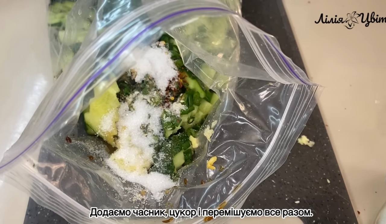 Набридли банальні салати? Приготуйте огірки по-корейські, які здивують своїм смаком